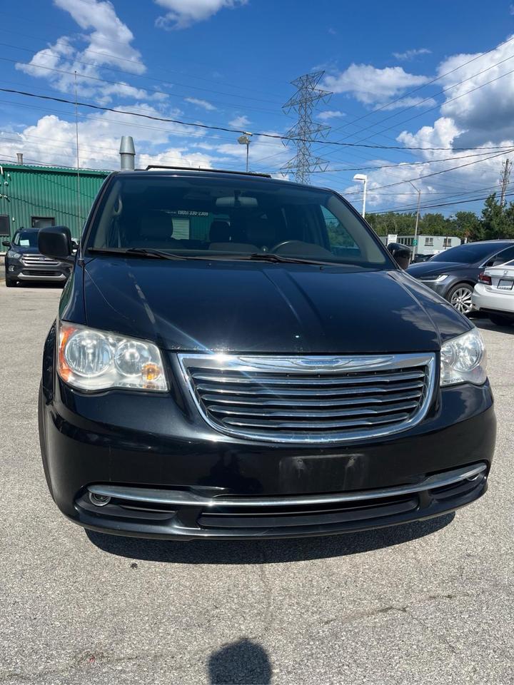 Used 2011 Chrysler Town & Country TOURING for sale in Burlington, ON