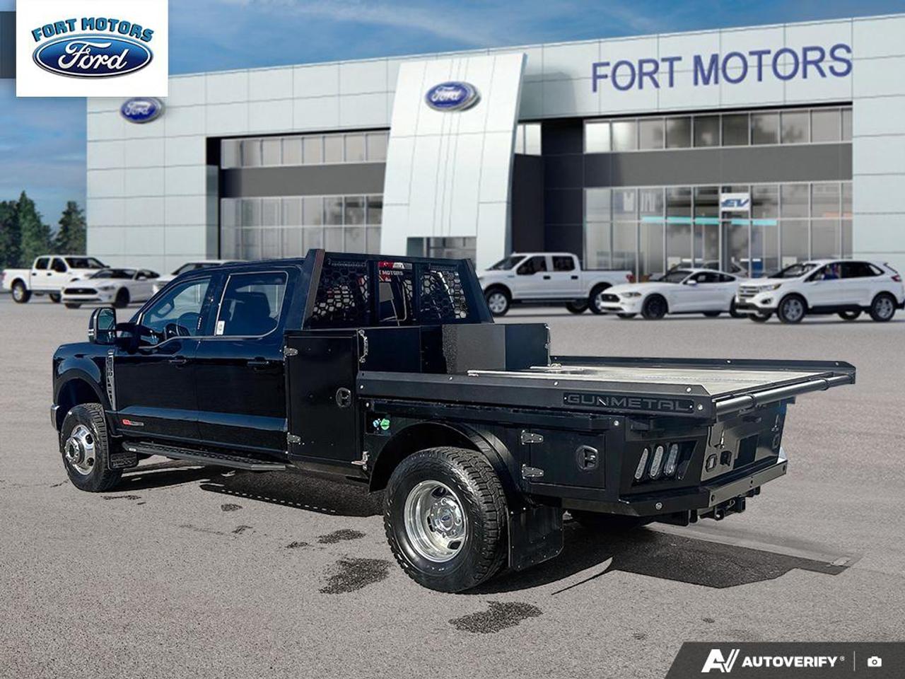 2024 Ford SUPER DUTY F-350 DRW Lariat Photo4