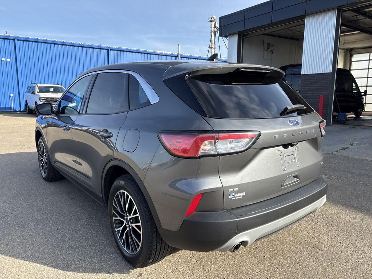2022 Ford Escape SE Plug-In Hybrid Photo4