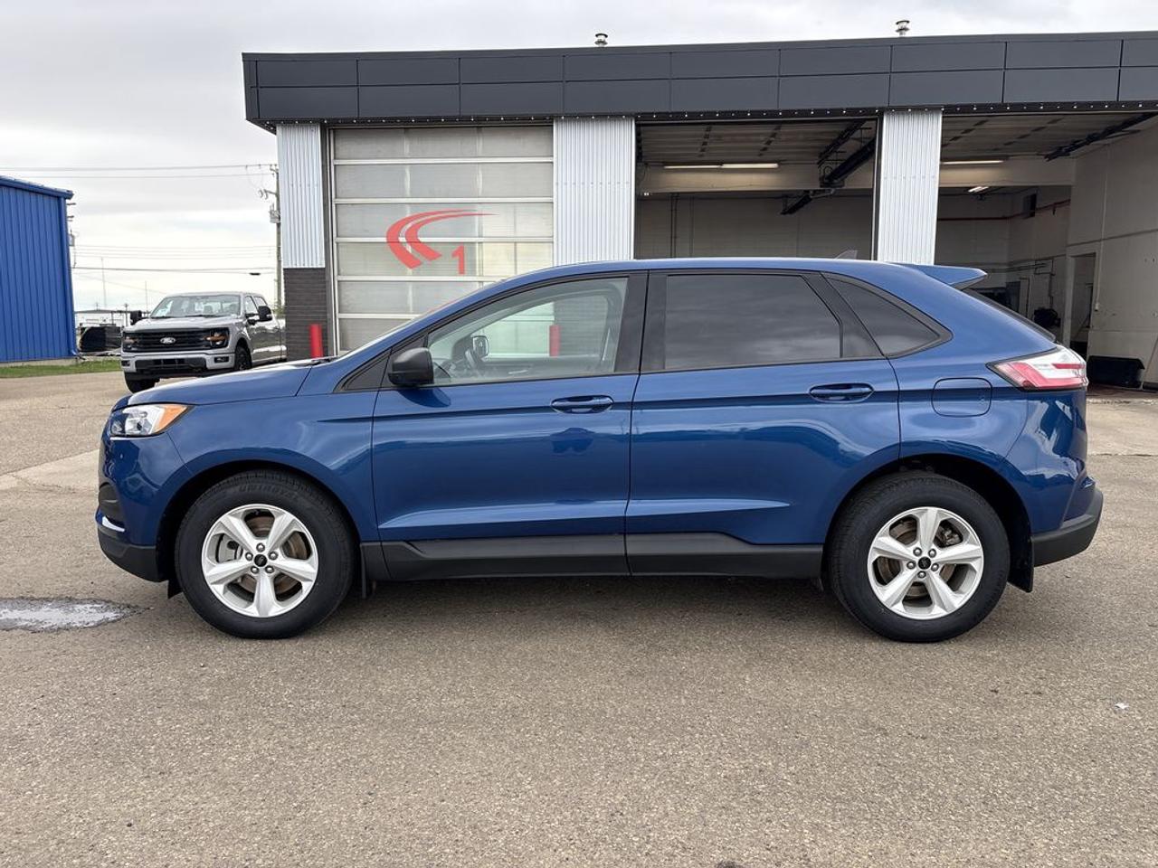 2023 Ford Edge SE Photo3