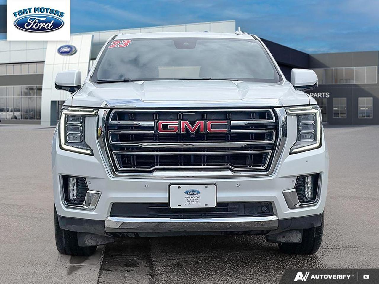 2023 GMC Yukon XL SLT Photo1
