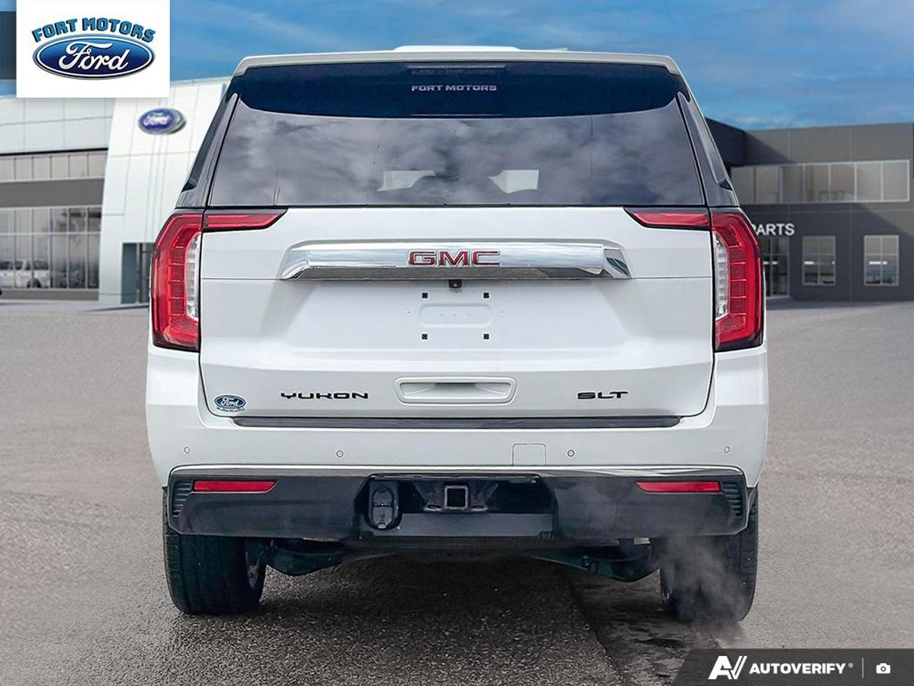 2023 GMC Yukon XL SLT Photo4