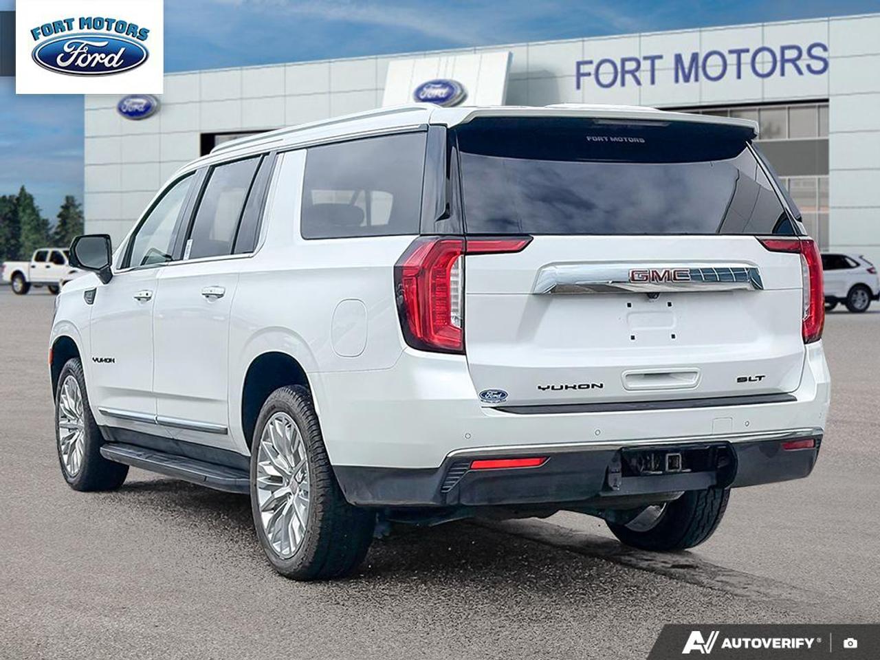 2023 GMC Yukon XL SLT Photo3