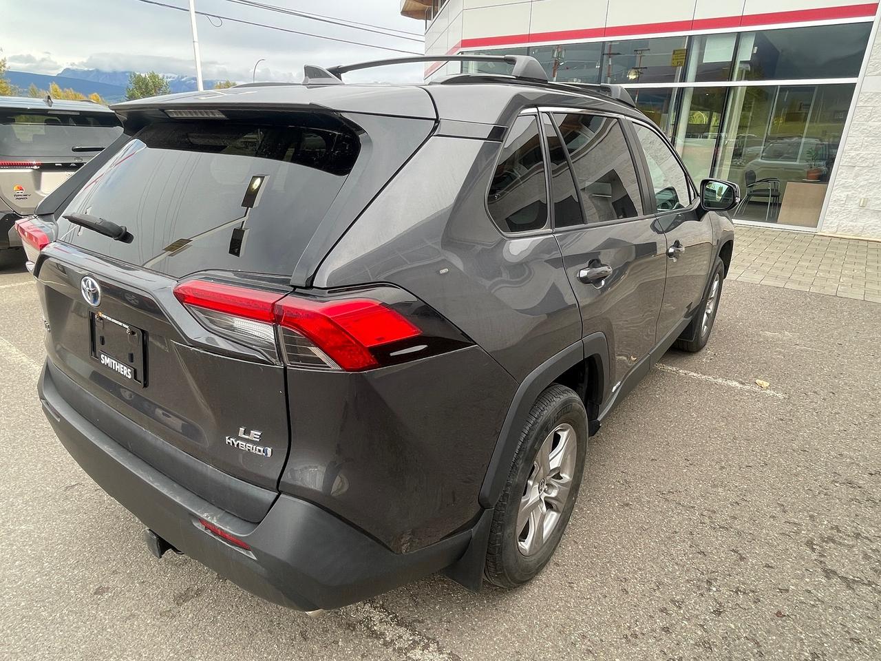 2022 Toyota RAV4 Hybrid LE Photo3