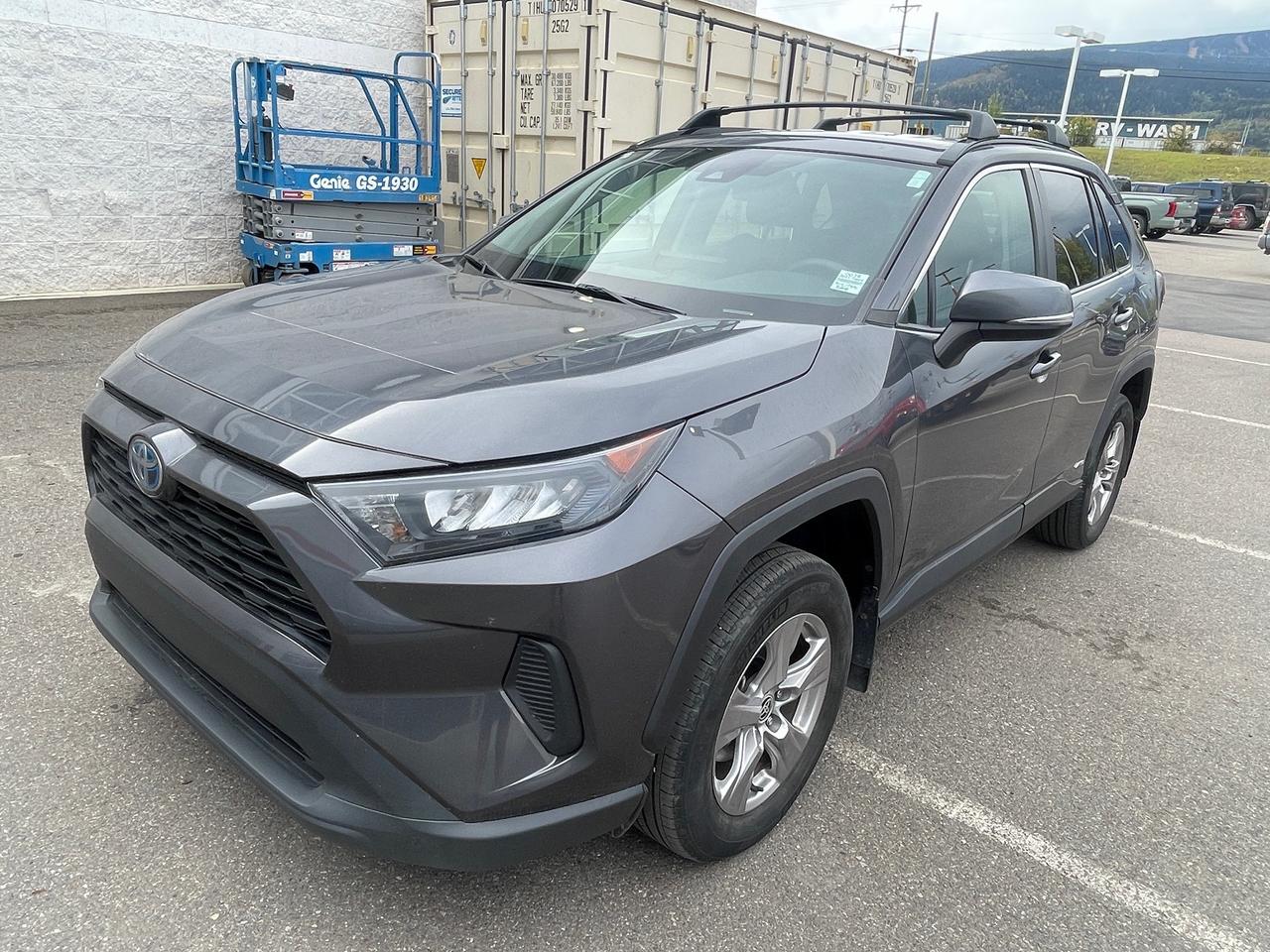 2022 Toyota RAV4 Hybrid LE Photo0