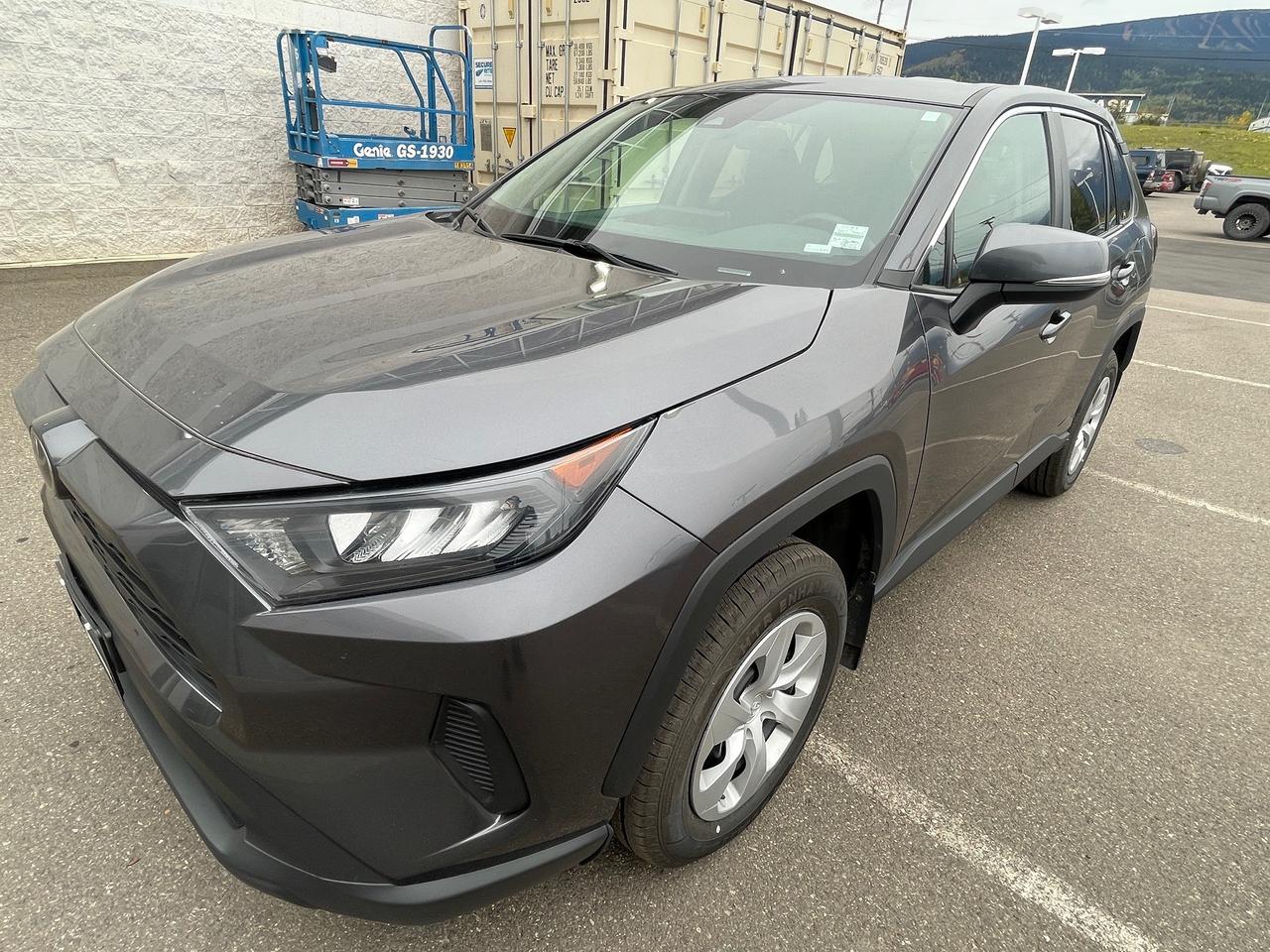 2024 Toyota RAV4 LE Photo0