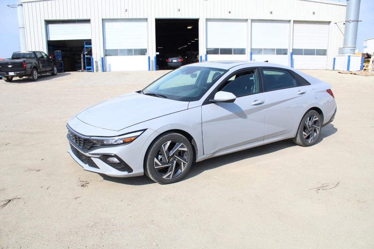 2025 Hyundai Elantra Preferred IVT w/Tech Pkg, Htd cloth, S/R, NAV, BUC - Photo #1