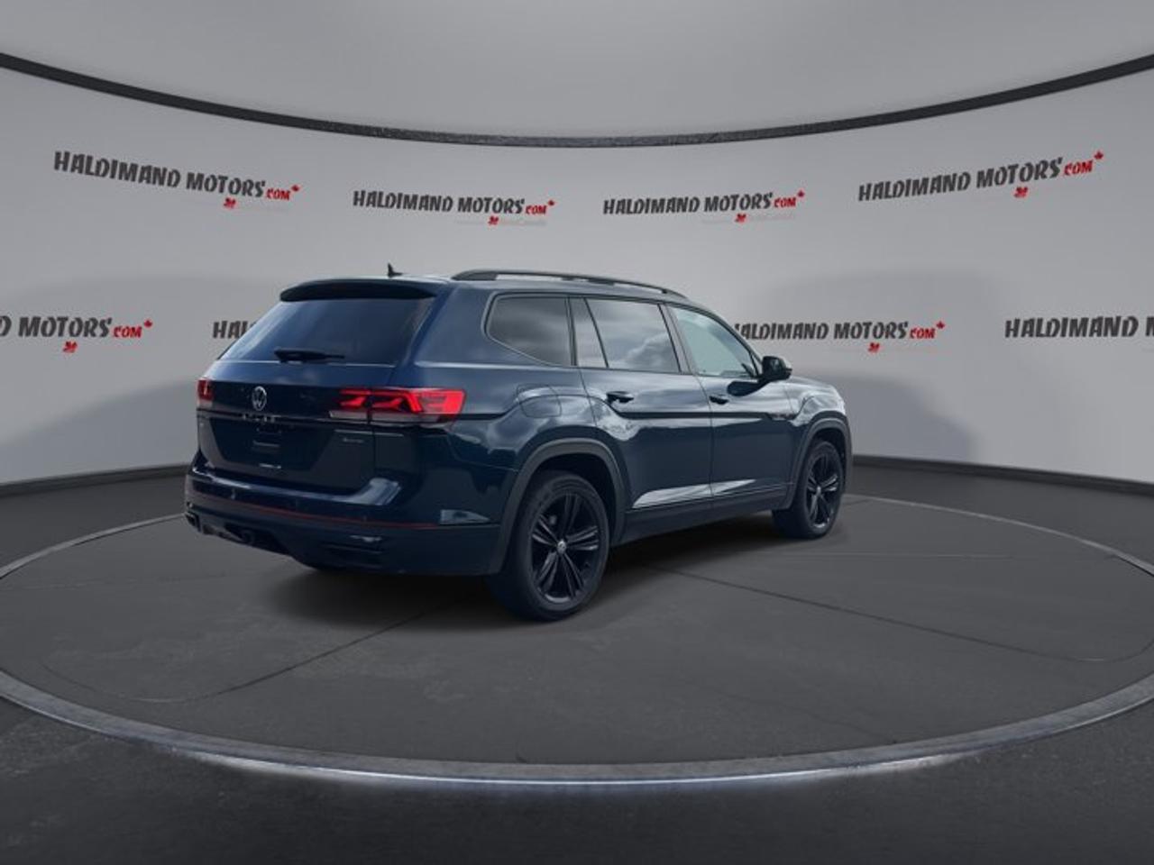 2023 Volkswagen Atlas Highline R Line 4WD | One Owner | No Accidents Photo