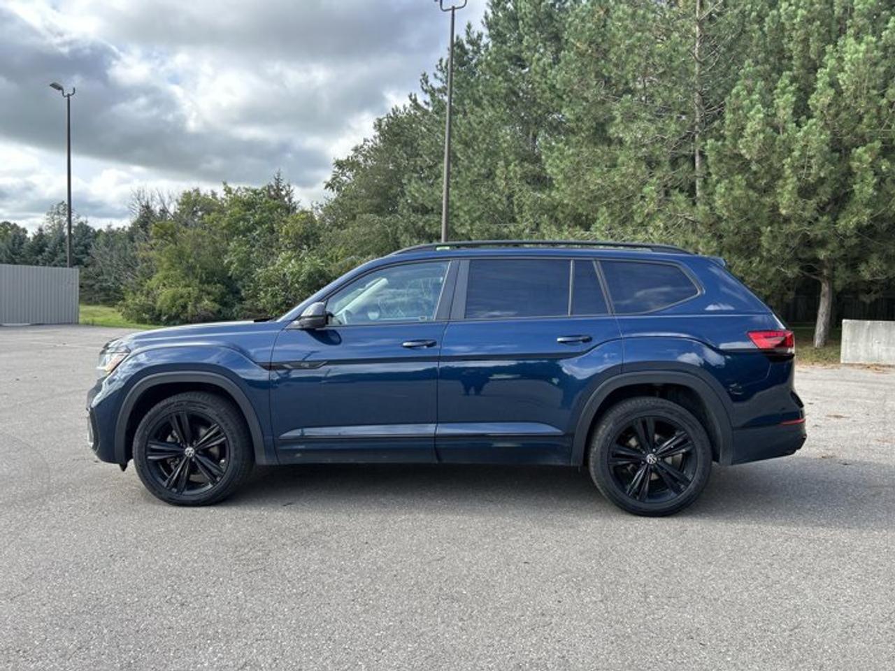 2023 Volkswagen Atlas Highline R Line 4WD | One Owner | No Accidents Photo