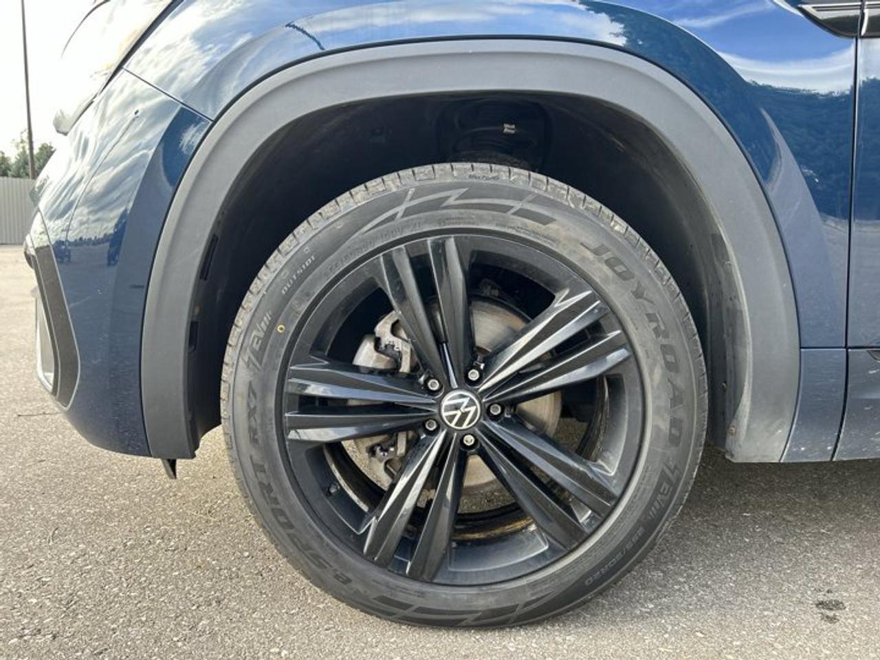 2023 Volkswagen Atlas Highline R Line 4WD | One Owner | No Accidents Photo