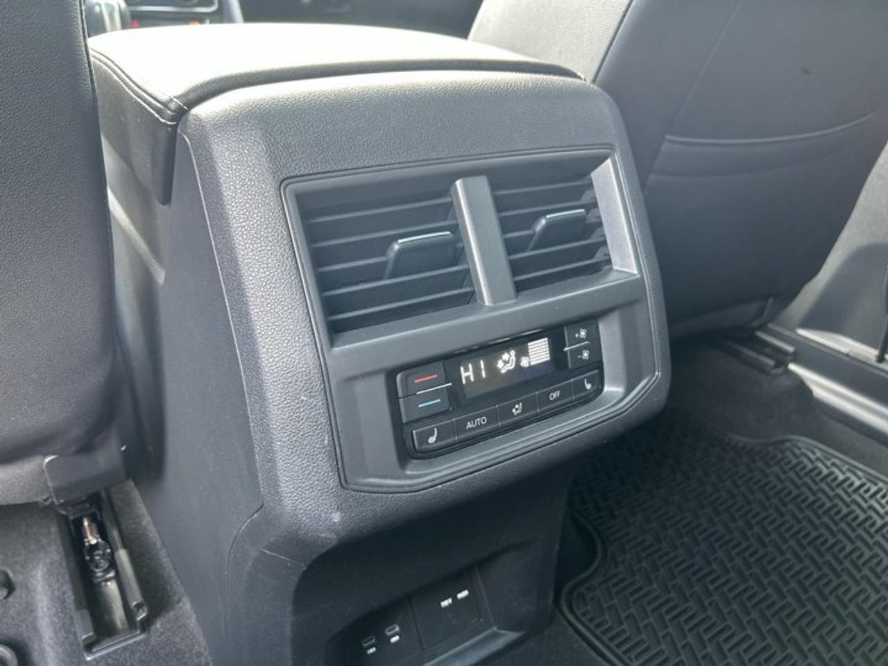 2023 Volkswagen Atlas Highline R Line 4WD | One Owner | No Accidents Photo
