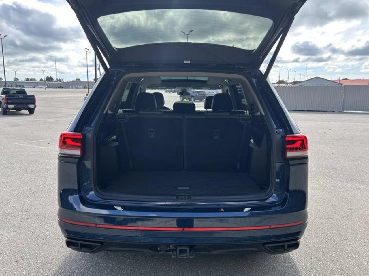 2023 Volkswagen Atlas Highline R Line 4WD | One Owner | No Accidents Photo