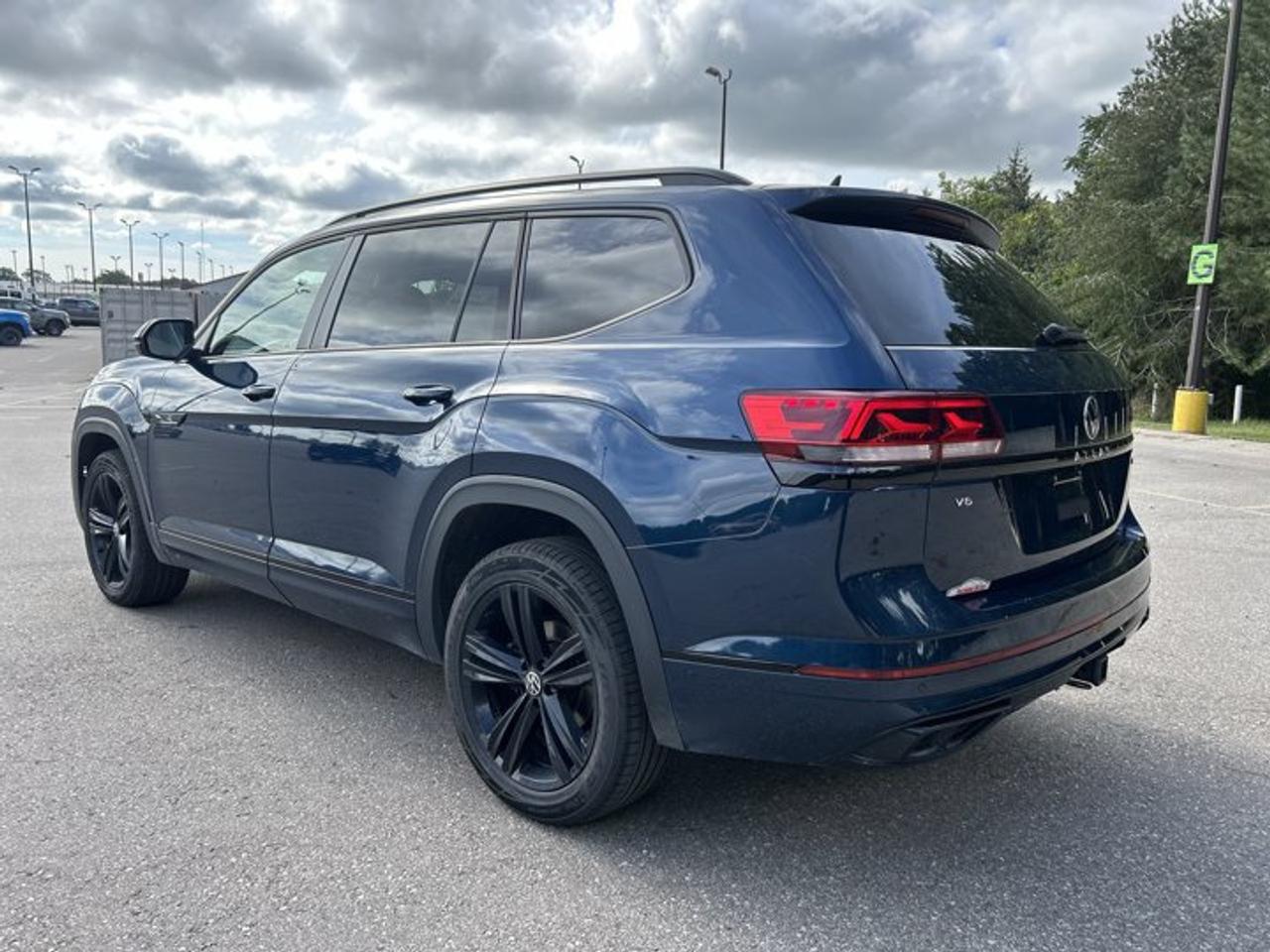 2023 Volkswagen Atlas Highline R Line 4WD | One Owner | No Accidents Photo
