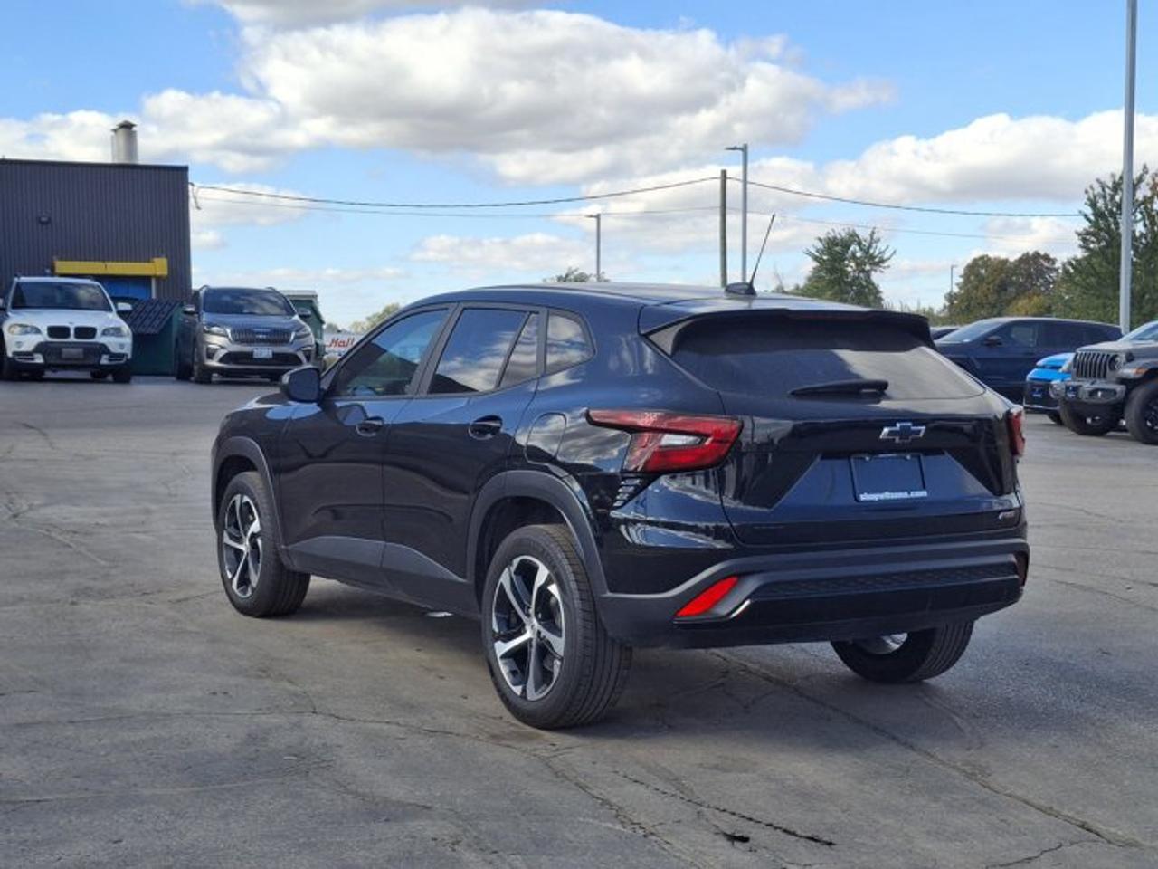 2024 Chevrolet Trax 1RS | Heated Seats + Steering | Wireless CarPlay + Android | Remote Start | FCA | Rear Cam & More ! Photo