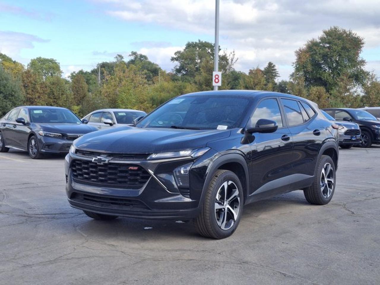 2024 Chevrolet Trax 1RS | Heated Seats + Steering | Wireless CarPlay + Android | Remote Start | FCA | Rear Cam & More ! Photo