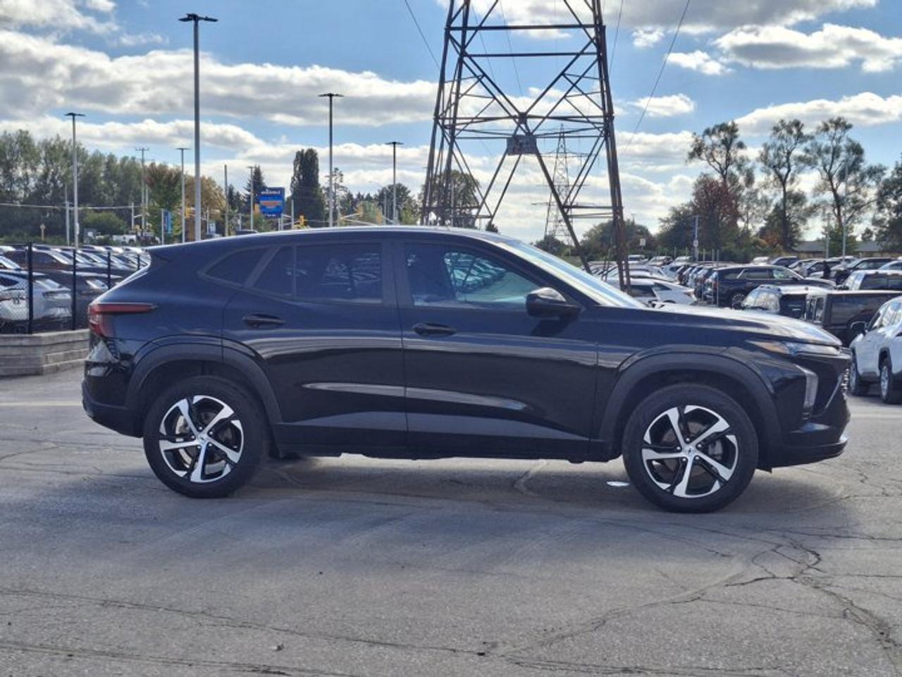 2024 Chevrolet Trax 1RS | Heated Seats + Steering | Wireless CarPlay + Android | Remote Start | FCA | Rear Cam & More ! Photo