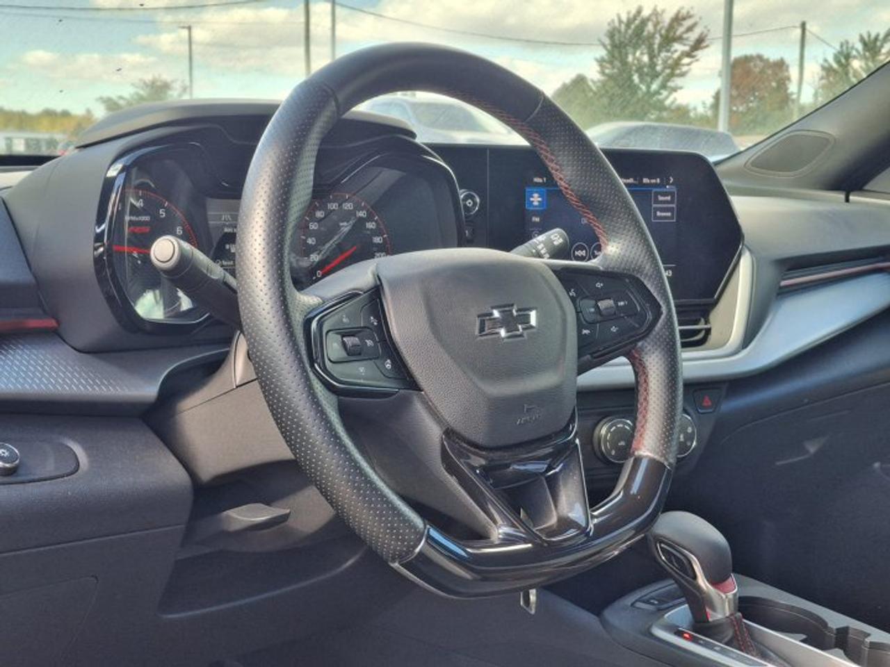 2024 Chevrolet Trax 1RS | Heated Seats + Steering | Wireless CarPlay + Android | Remote Start | FCA | Rear Cam & More ! Photo