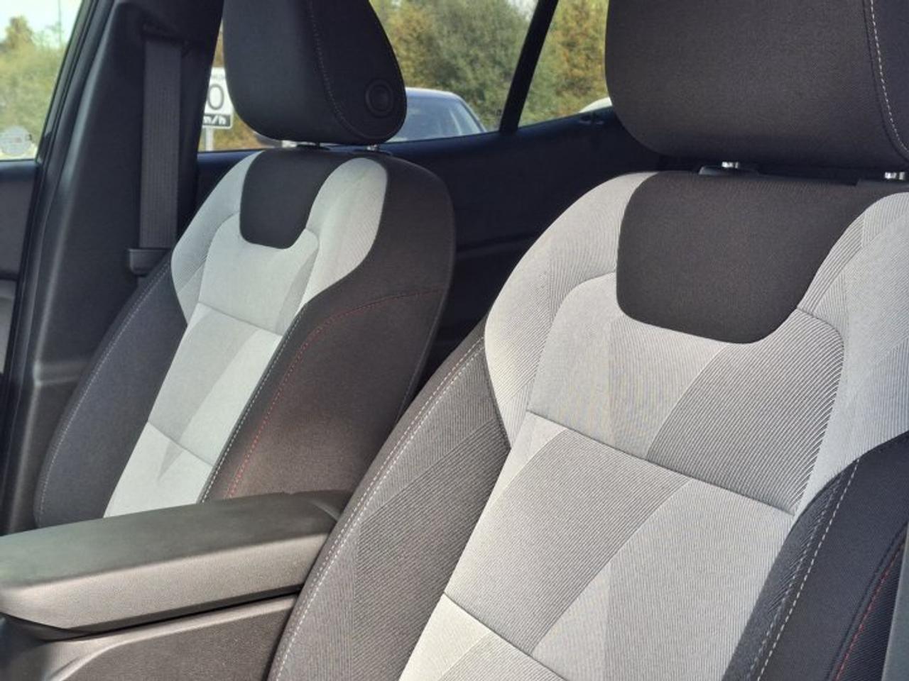 2024 Chevrolet Trax 1RS | Heated Seats + Steering | Wireless CarPlay + Android | Remote Start | FCA | Rear Cam & More ! Photo