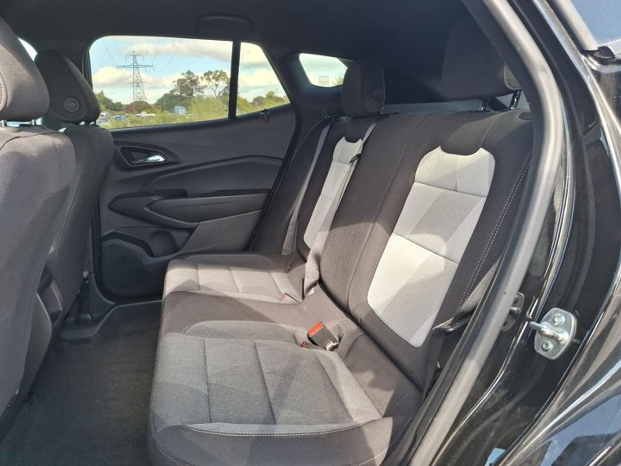2024 Chevrolet Trax 1RS | Heated Seats + Steering | Wireless CarPlay + Android | Remote Start | FCA | Rear Cam & More ! Photo