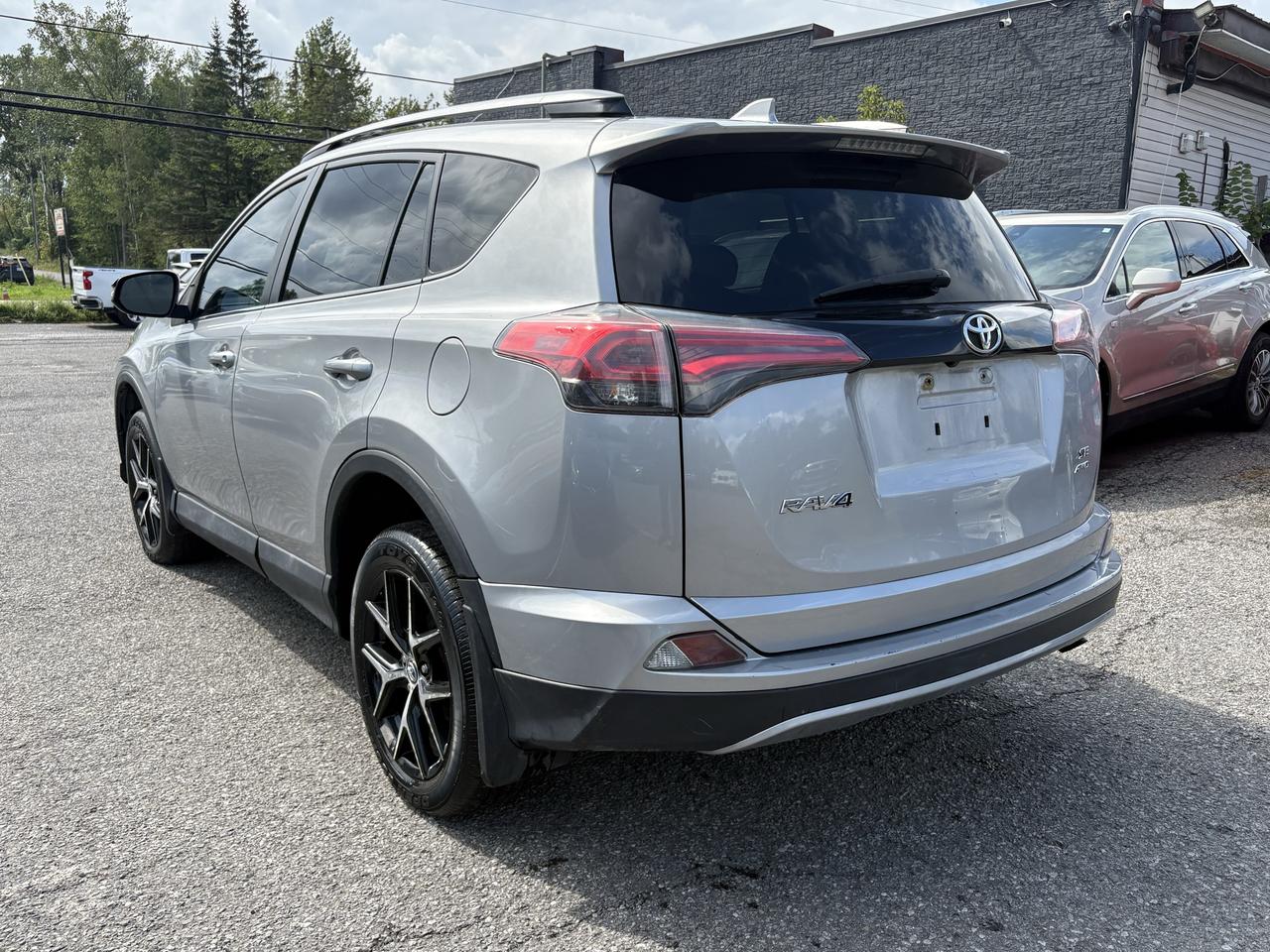 2018 Toyota RAV4 se Photo4