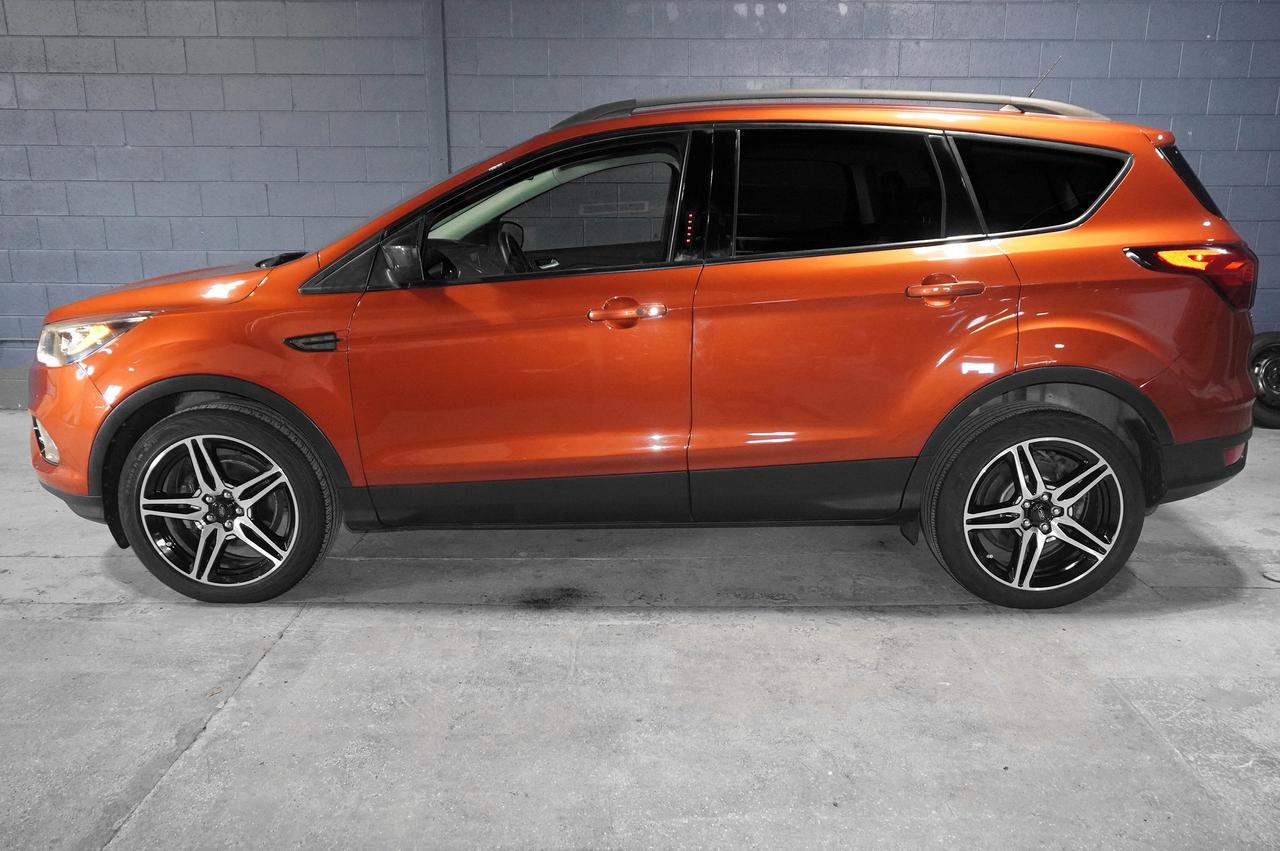 2019 Ford Escape SEL Photo2