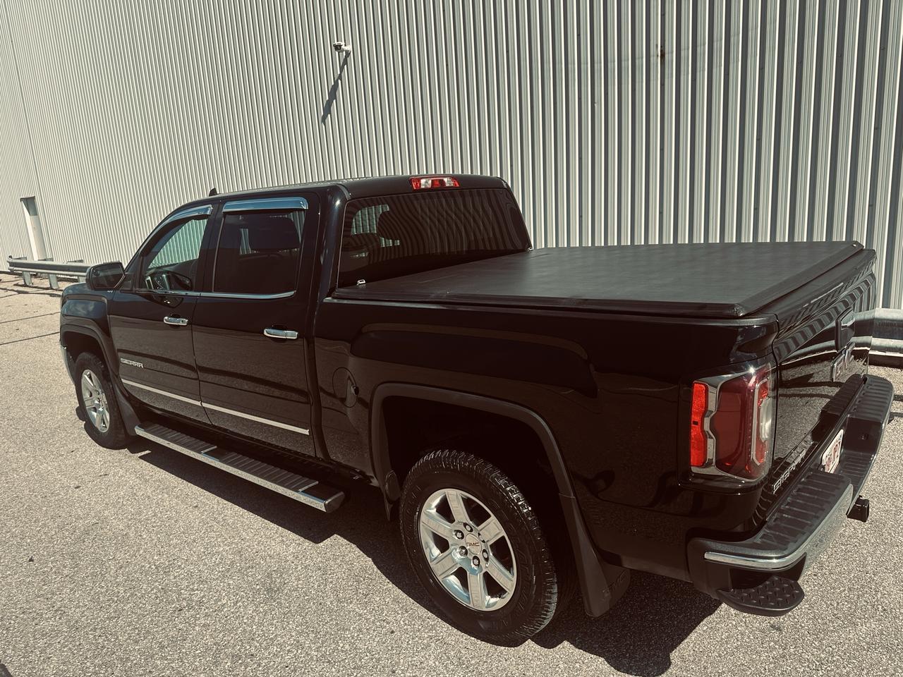 2018 GMC Sierra 1500 4WD Crew Cab SLT Z 71 Fully Equipped -Triple Black Photo