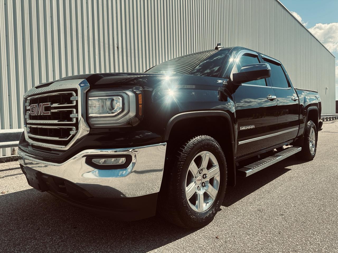 2018 GMC Sierra 1500 4WD Crew Cab SLT Z 71 Fully Equipped -Triple Black Photo
