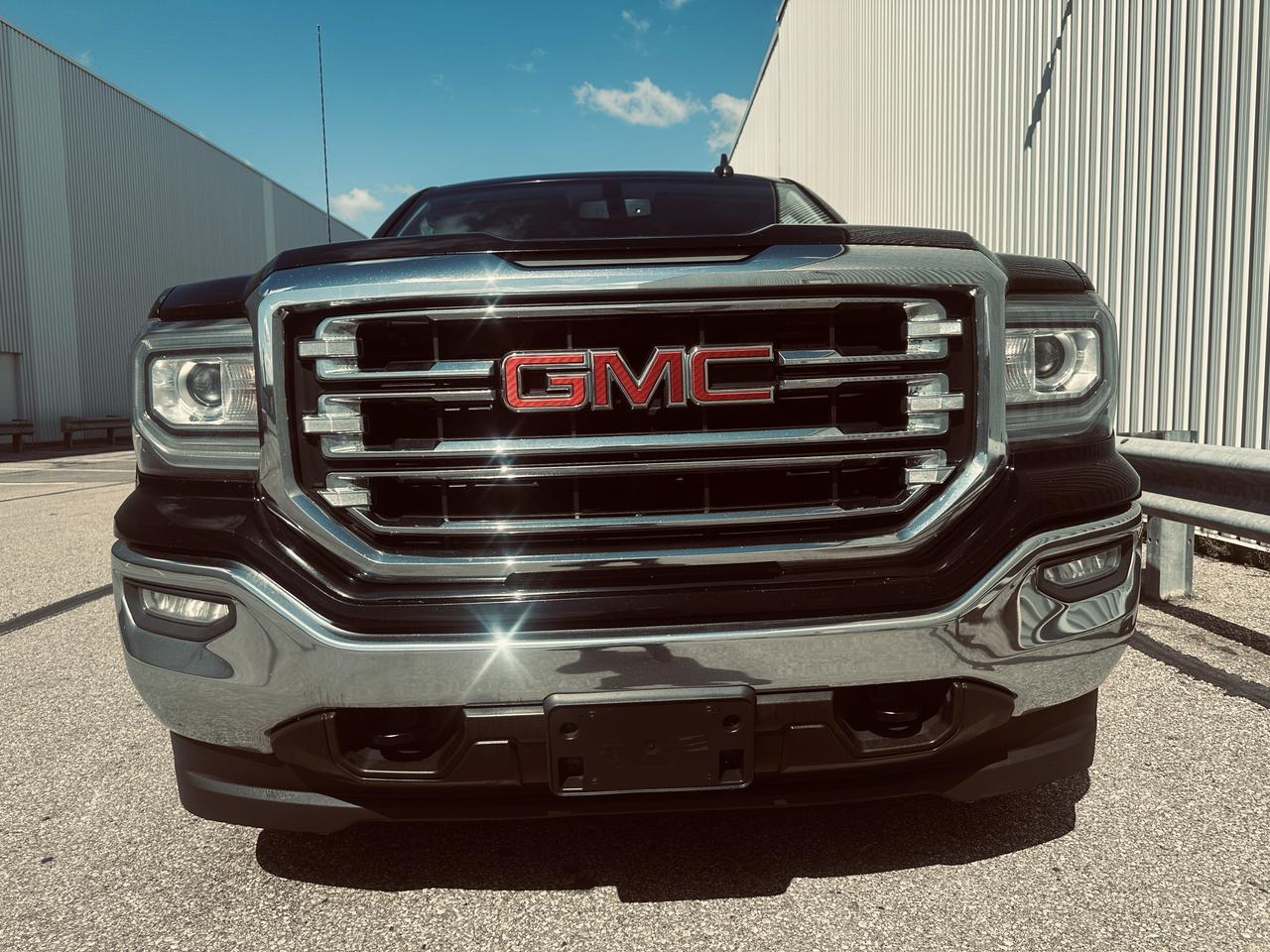 2018 GMC Sierra 1500 4WD Crew Cab SLT Z 71 Fully Equipped -Triple Black Photo