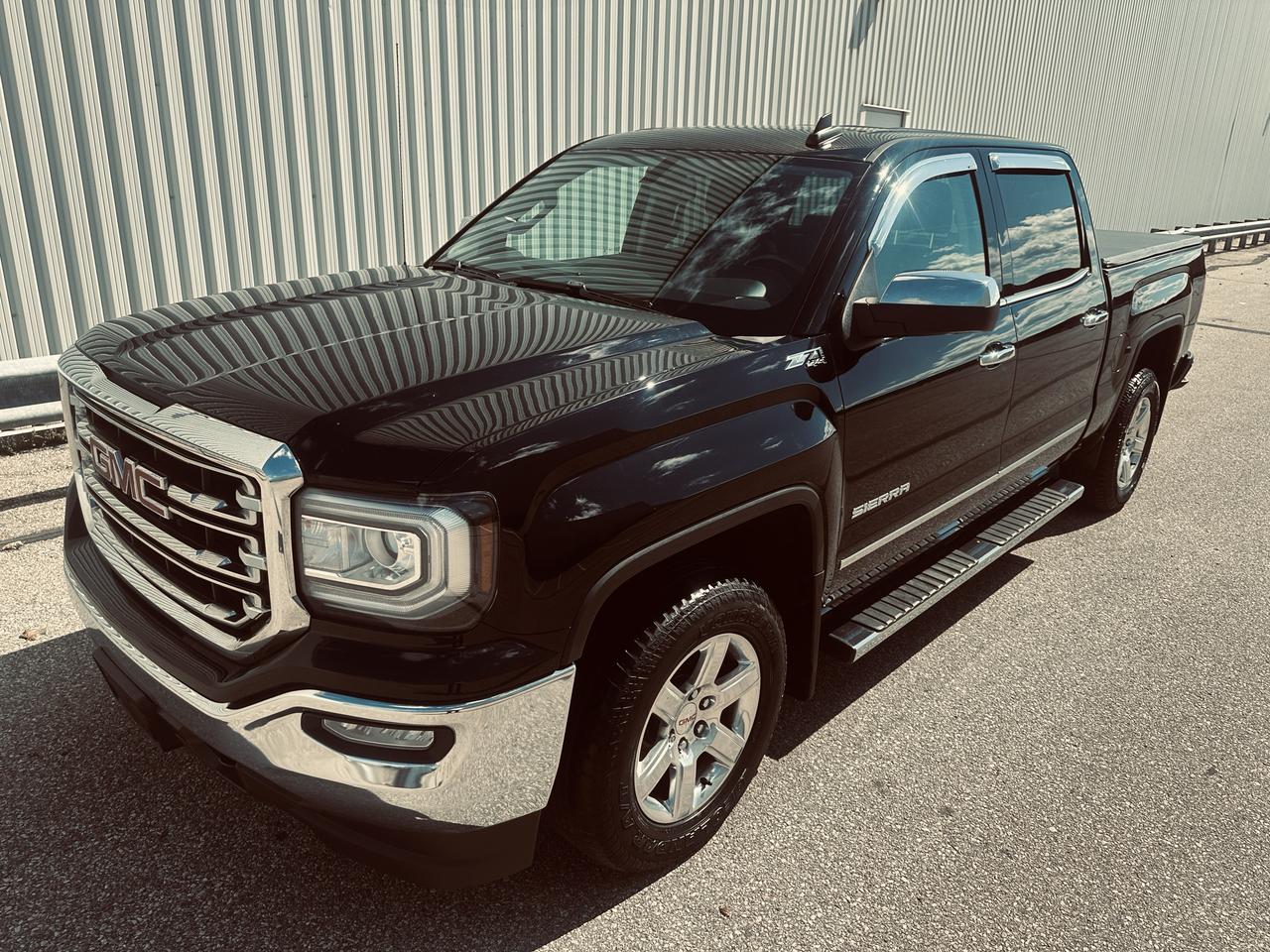2018 GMC Sierra 1500 4WD Crew Cab SLT Z 71 Fully Equipped -Triple Black Photo