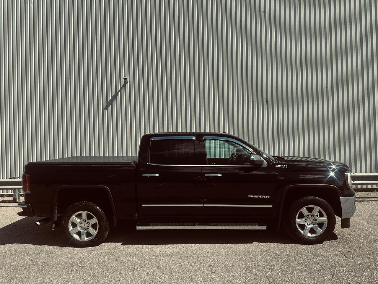 2018 GMC Sierra 1500 4WD Crew Cab SLT Z 71 Fully Equipped -Triple Black Photo