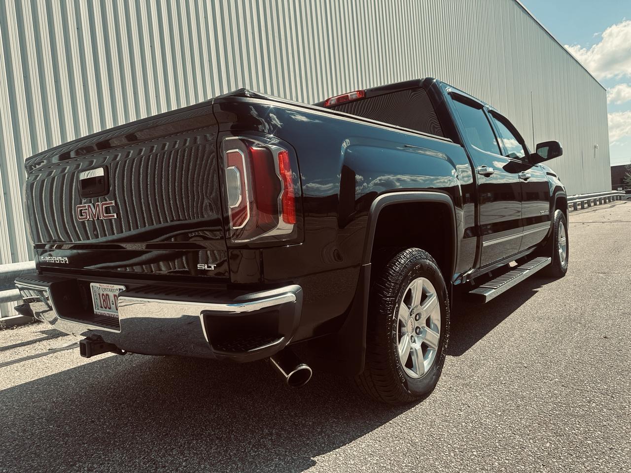 2018 GMC Sierra 1500 4WD Crew Cab SLT Z 71 Fully Equipped -Triple Black Photo