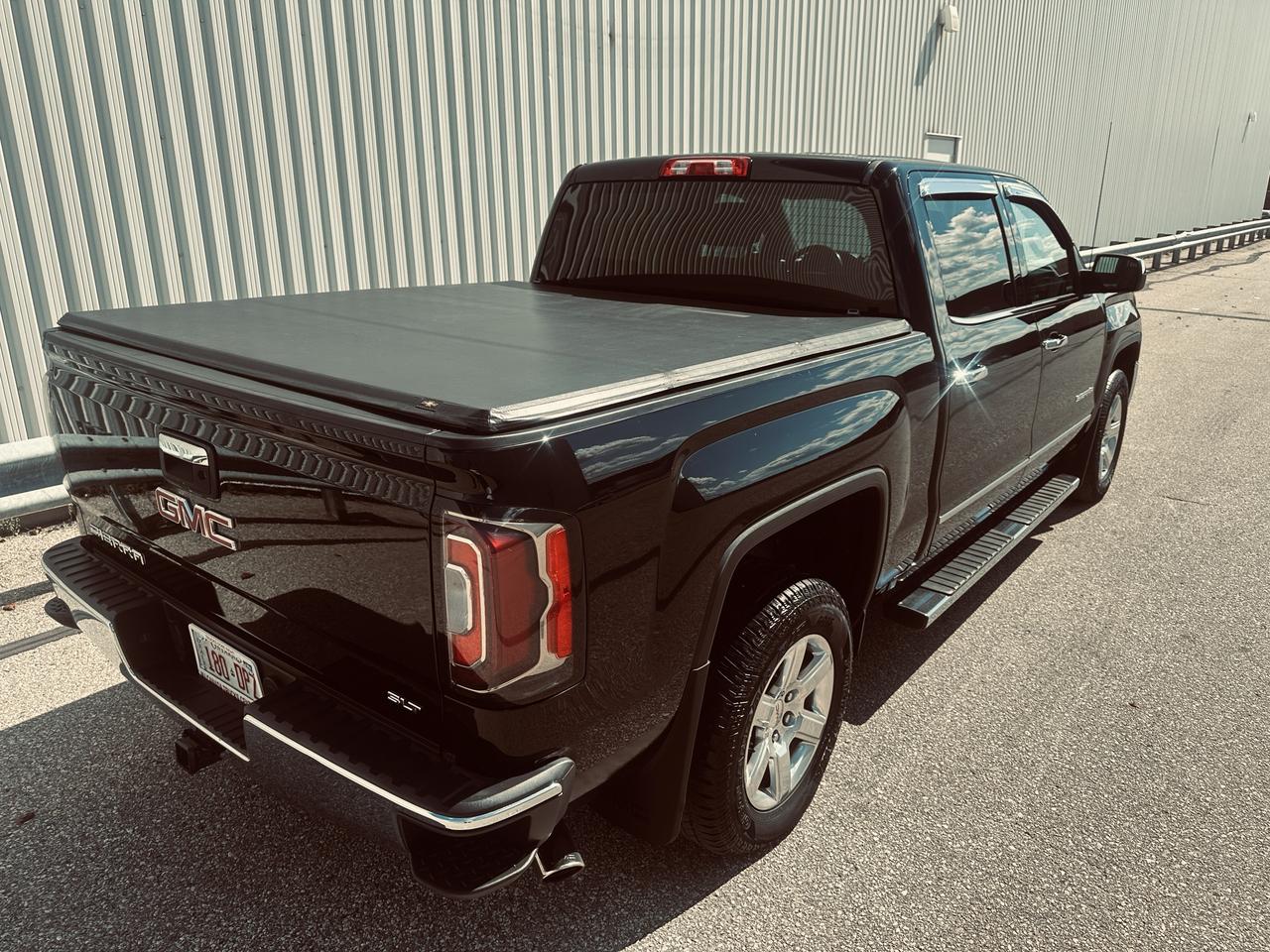 2018 GMC Sierra 1500 4WD Crew Cab SLT Z 71 Fully Equipped -Triple Black Photo