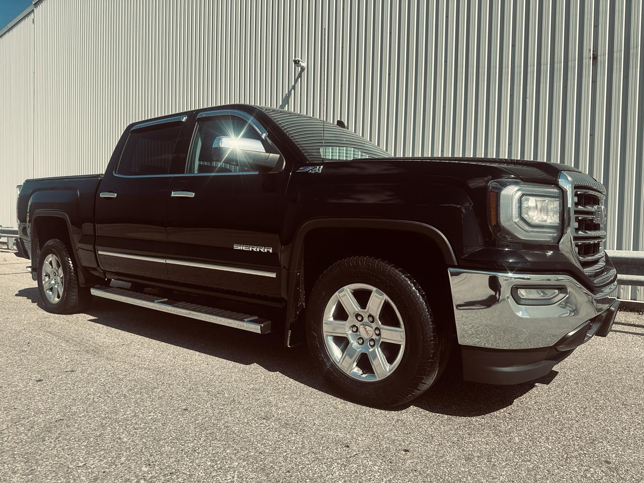 2018 GMC Sierra 1500 4WD Crew Cab SLT Z 71 Fully Equipped -Triple Black Photo