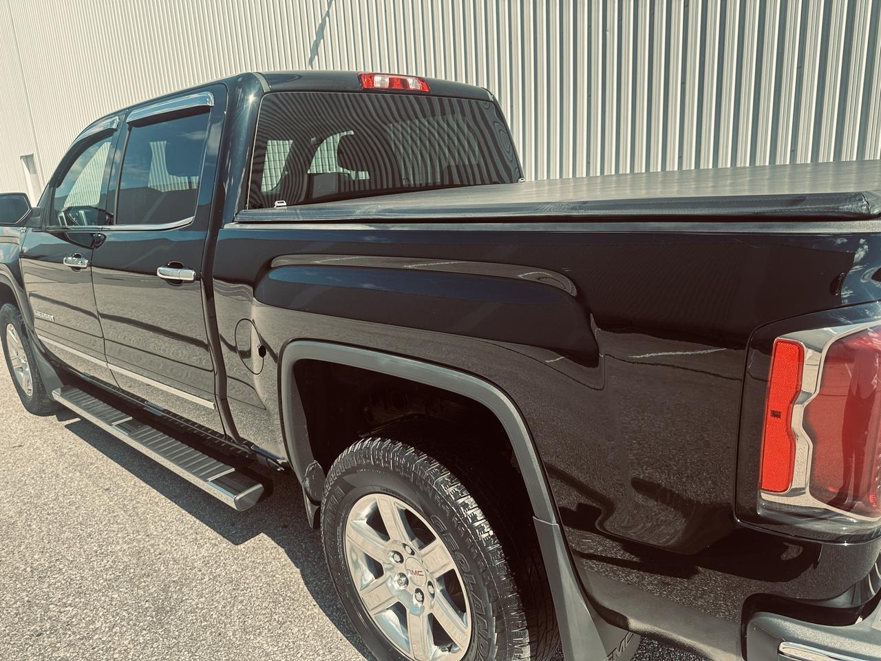 2018 GMC Sierra 1500 4WD Crew Cab SLT Z 71 Fully Equipped -Triple Black Photo