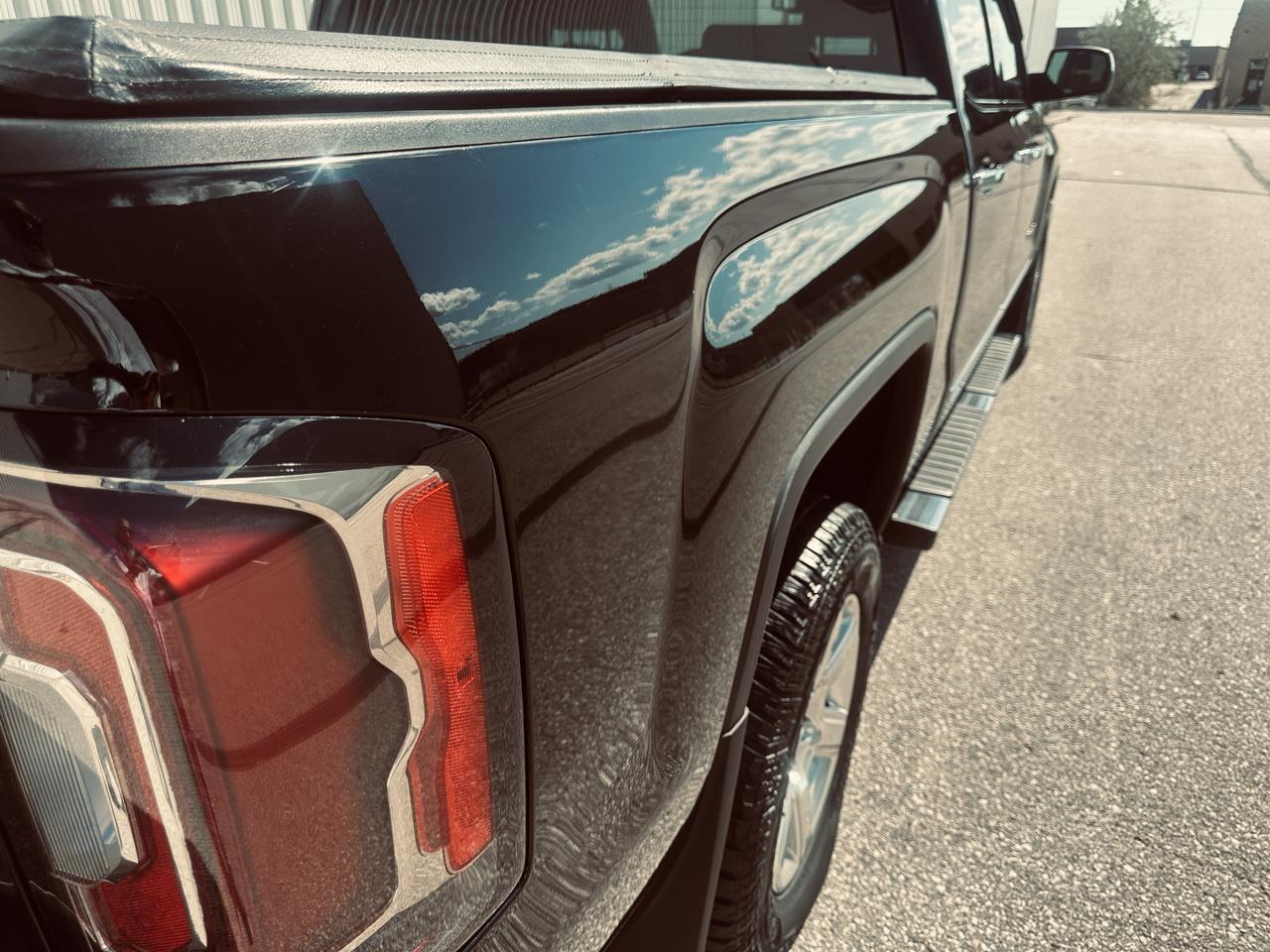 2018 GMC Sierra 1500 4WD Crew Cab SLT Z 71 Fully Equipped -Triple Black Photo