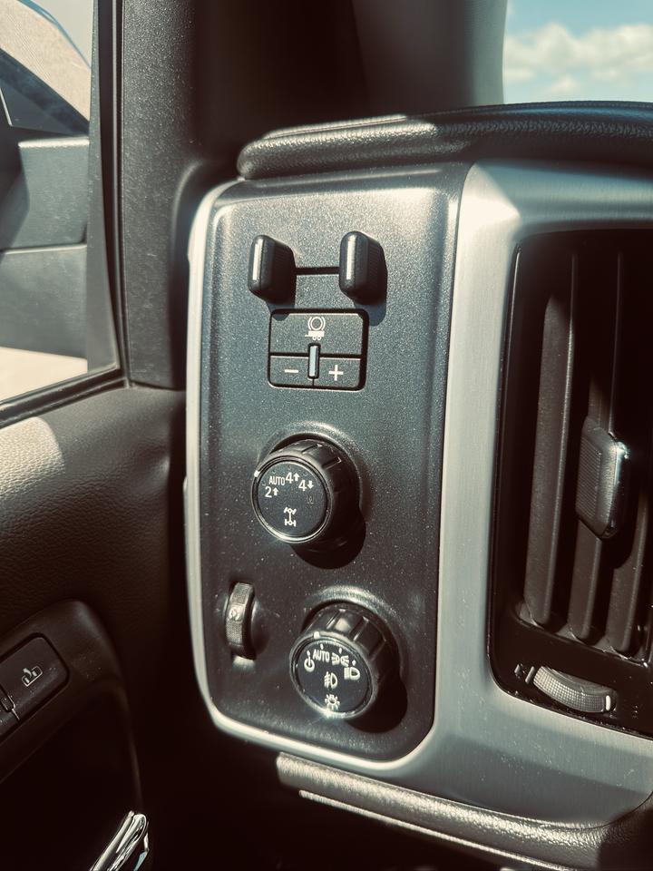 2018 GMC Sierra 1500 4WD Crew Cab SLT Z 71 Fully Equipped -Triple Black Photo