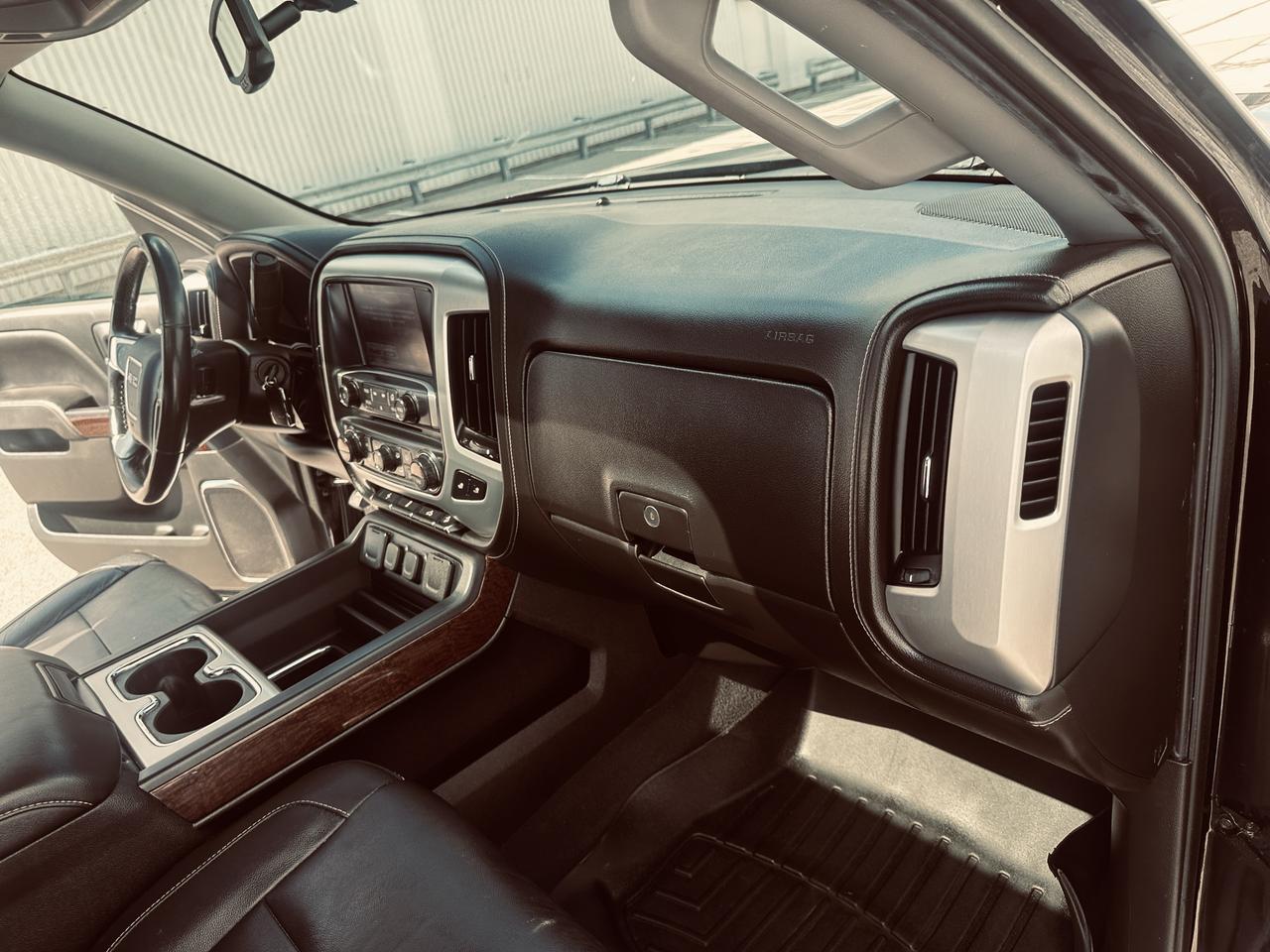 2018 GMC Sierra 1500 4WD Crew Cab SLT Z 71 Fully Equipped -Triple Black Photo