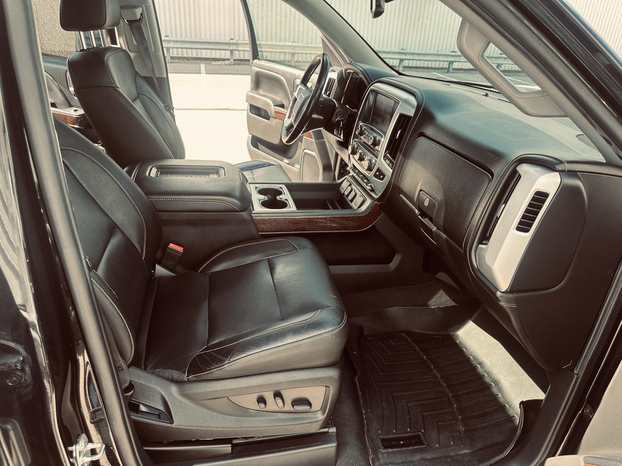 2018 GMC Sierra 1500 4WD Crew Cab SLT Z 71 Fully Equipped -Triple Black Photo