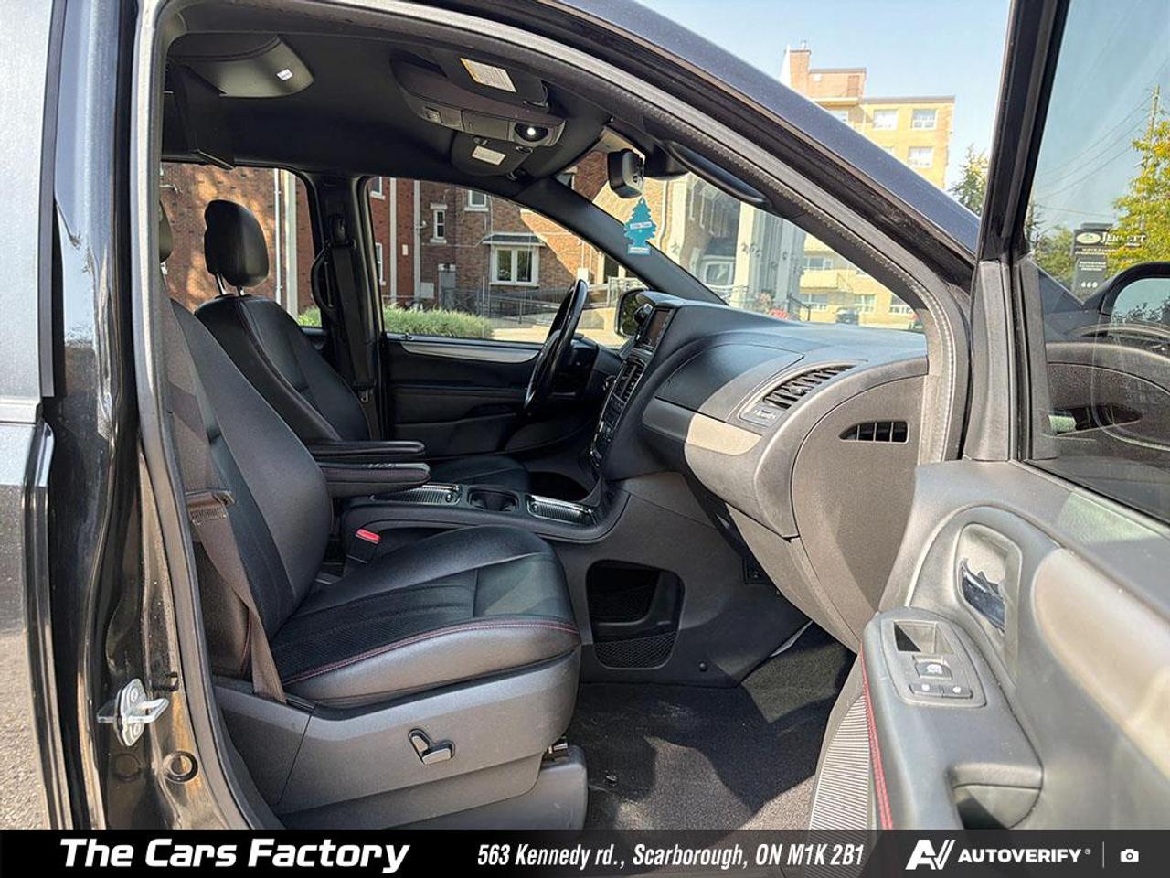 2019 Dodge Grand Caravan GT Stow 'N Go DVD / Leather / 1-Owner No Accident Photo