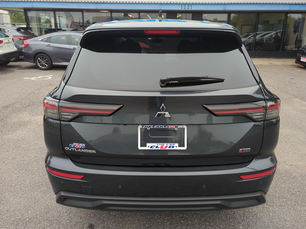 2026 Mitsubishi Outlander ES