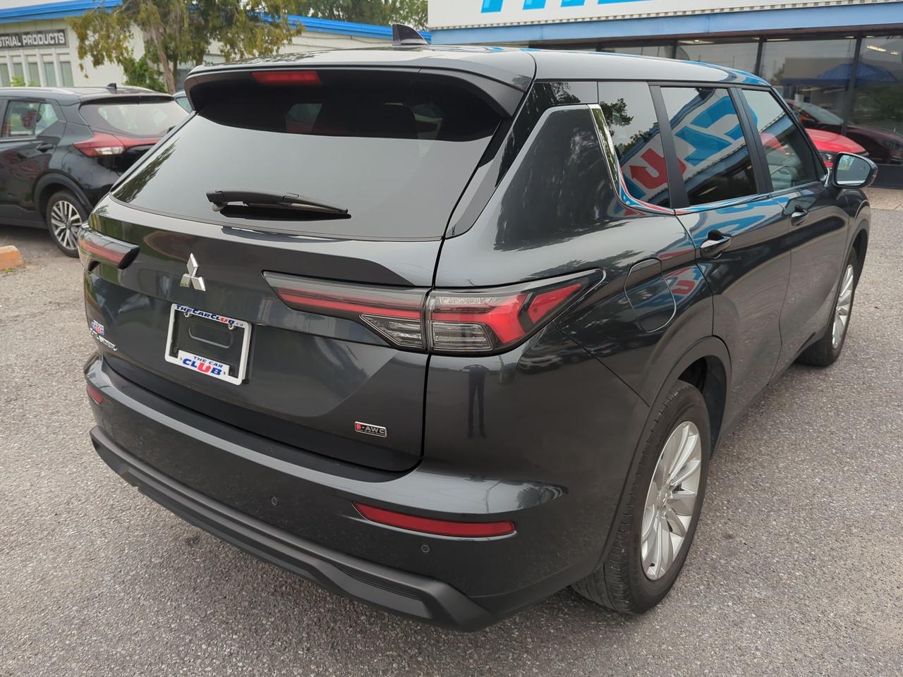 2026 Mitsubishi Outlander ES
