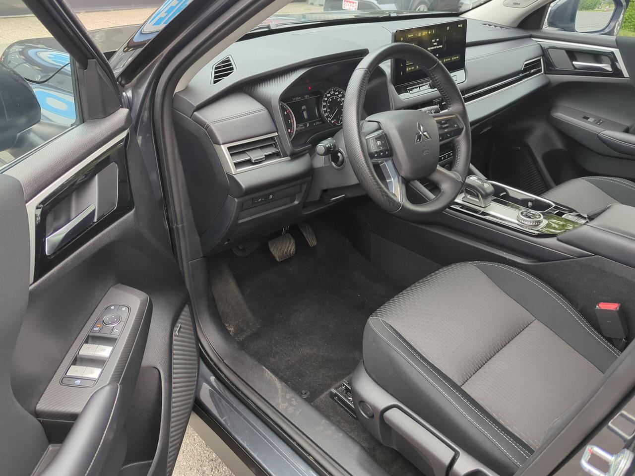 2026 Mitsubishi Outlander ES
