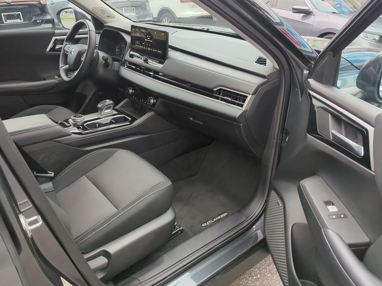 2026 Mitsubishi Outlander ES
