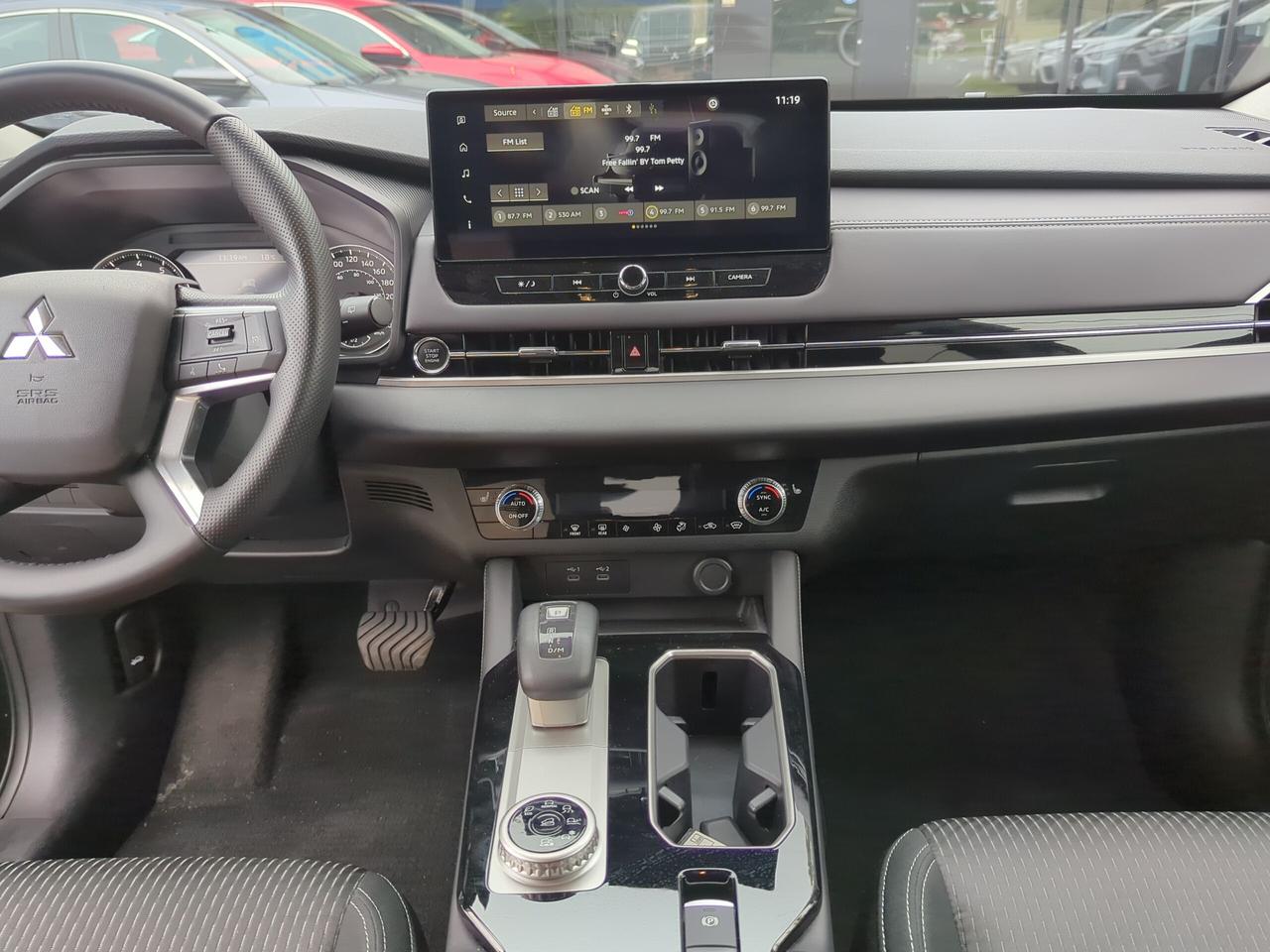 2026 Mitsubishi Outlander ES