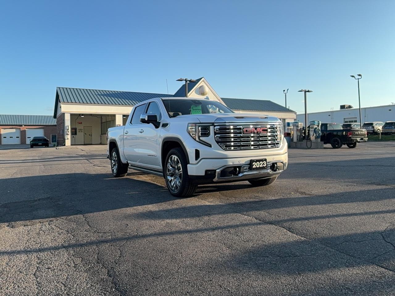 2023 GMC Sierra 1500 Denali 4WD CrewCab 5.3L8cyl 5'10"Box Roof Leather Photo2
