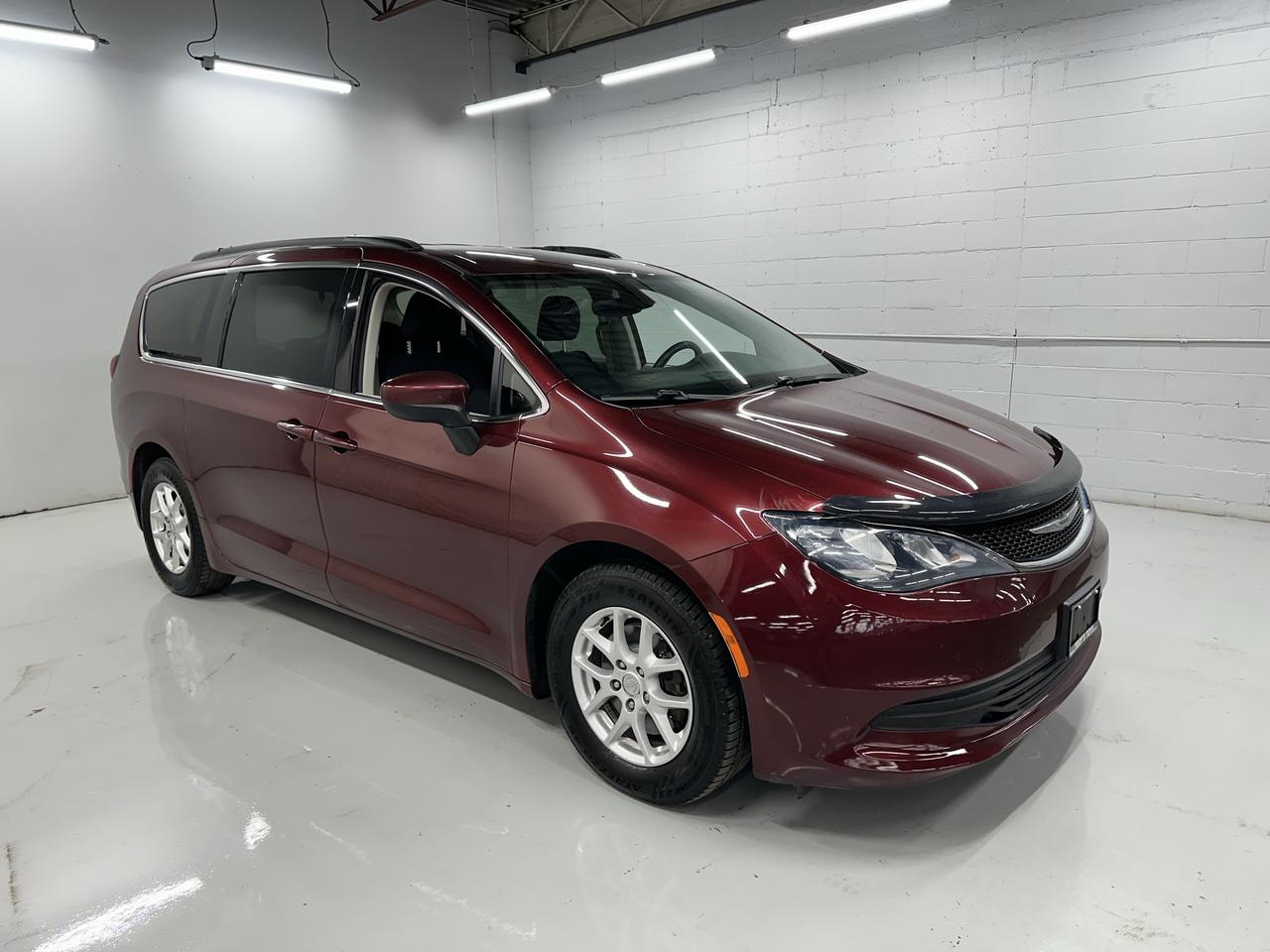 2017 Chrysler Pacifica Touring Photo3