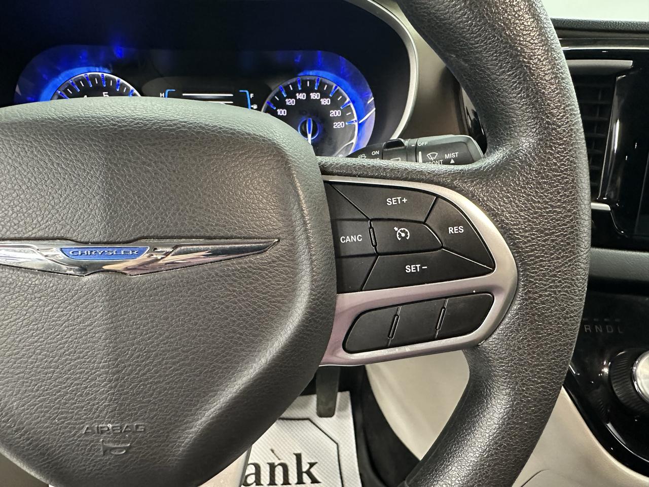 2017 Chrysler Pacifica Touring Photo12