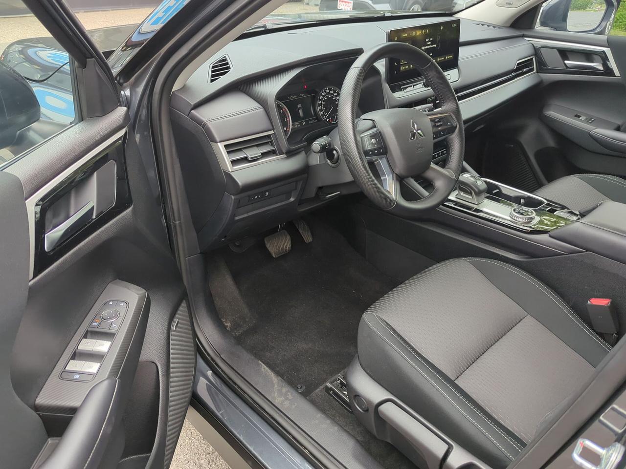2026 Mitsubishi Outlander ES