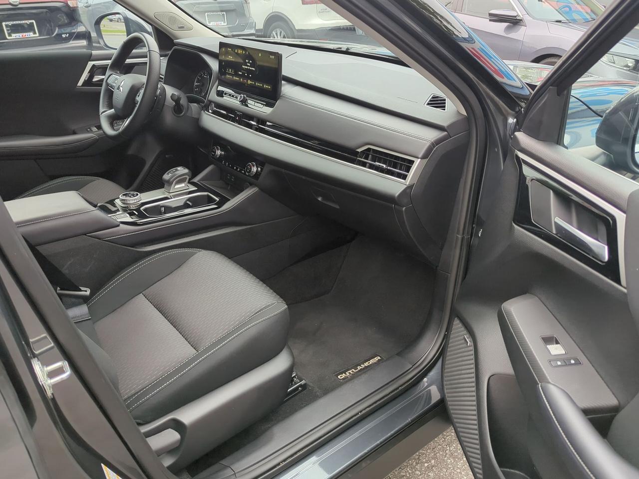 2026 Mitsubishi Outlander ES