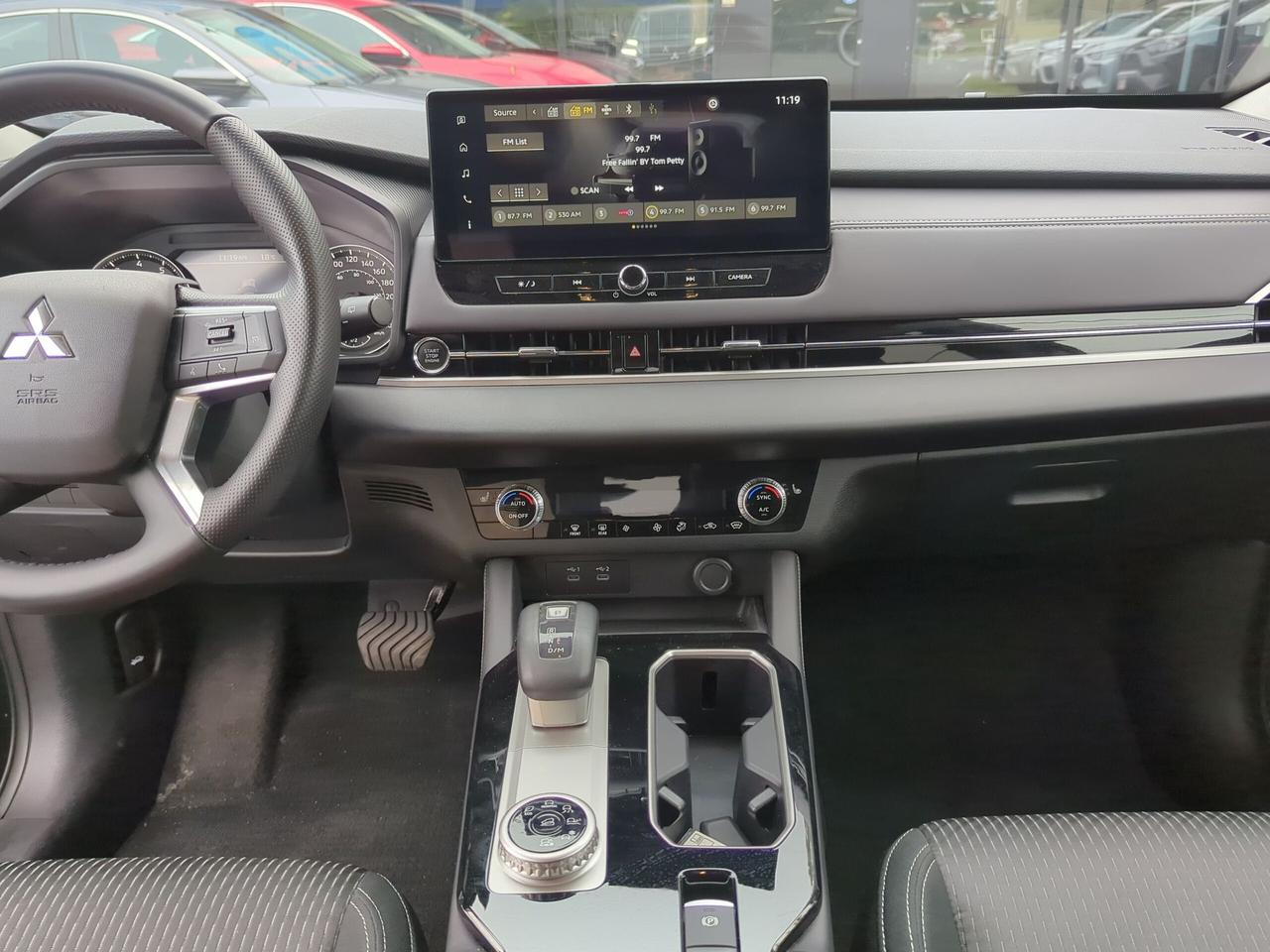 2026 Mitsubishi Outlander ES